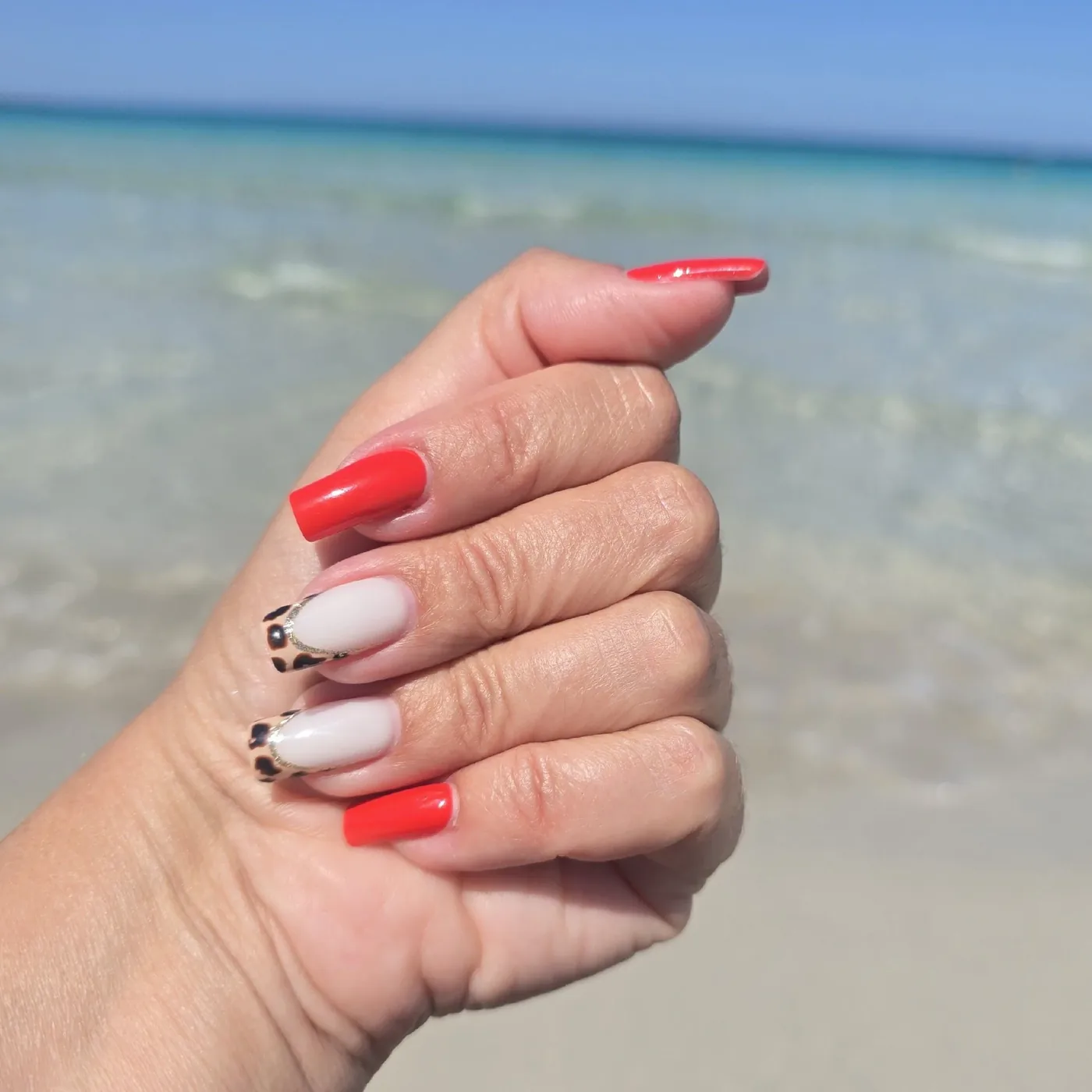 Manicura en la playa de Elviria