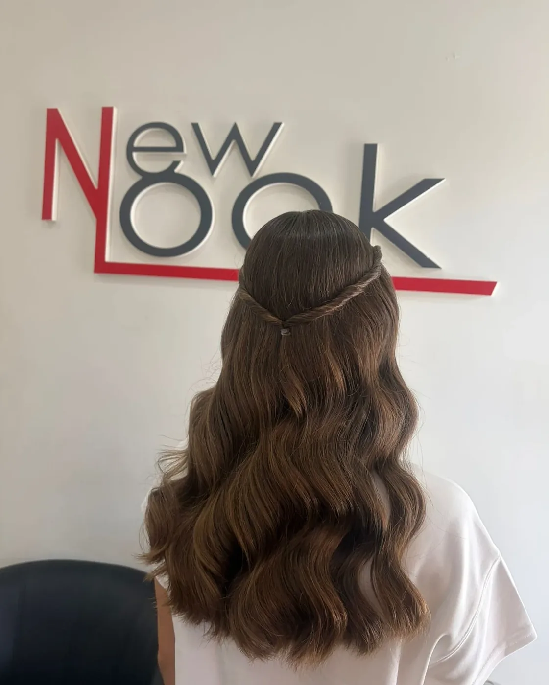 Peinado infantil con ondas y semirrecogido