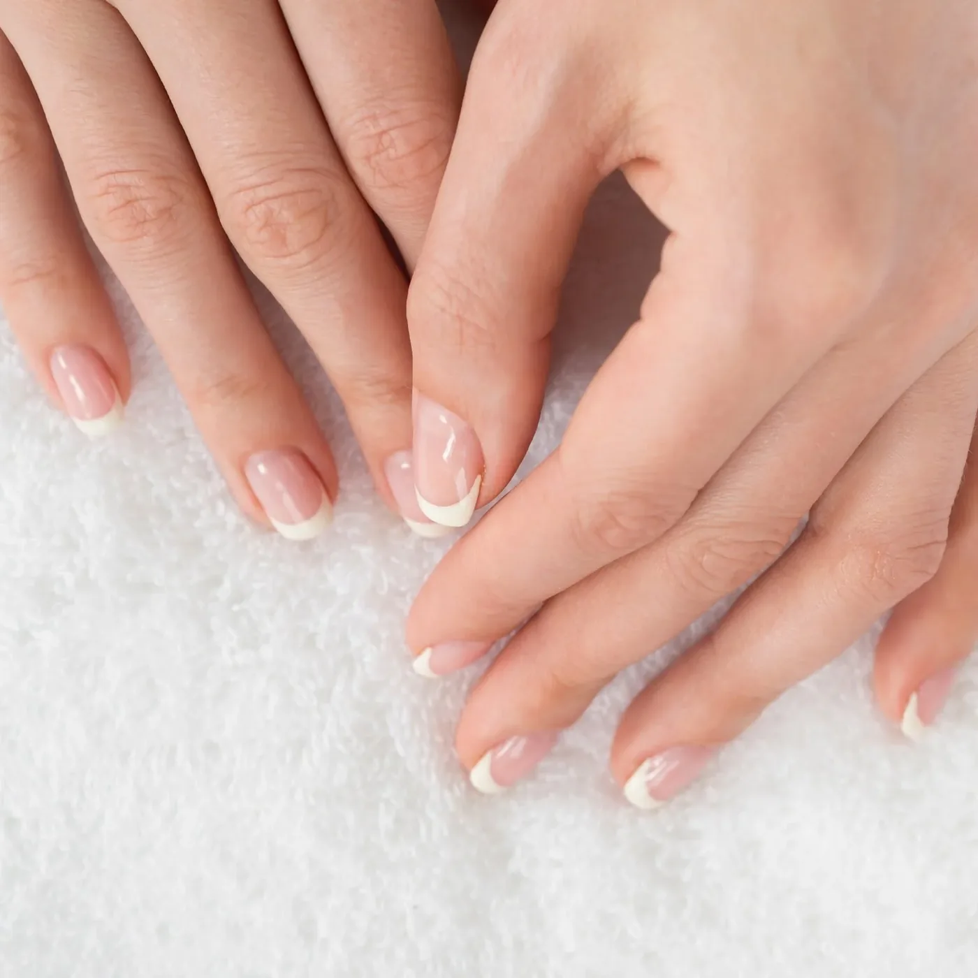 Manicura francesa clásica